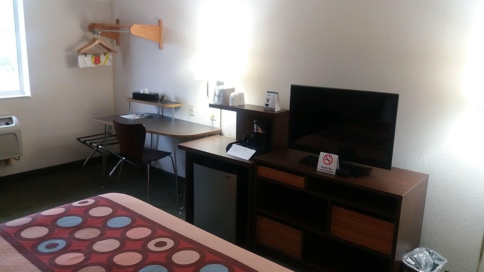 Super 8 By Wyndham West Middlesex/Sharon Area Hotel Eksteriør billede